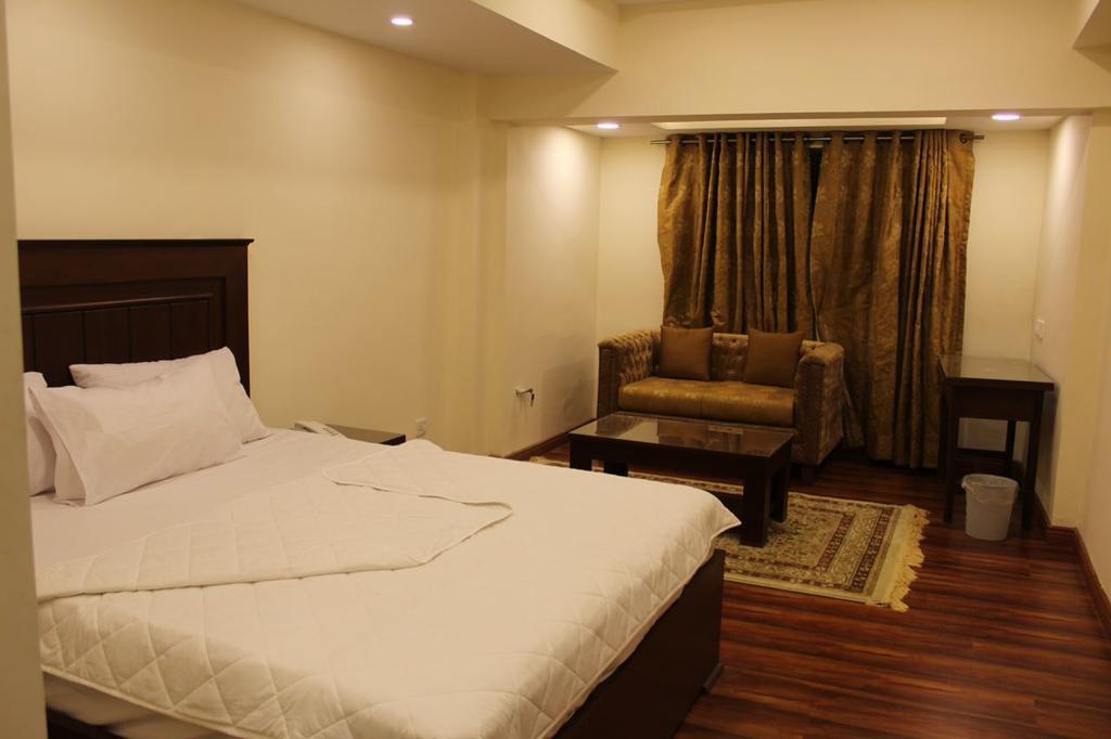 Hotel Diplomat Исламабад Екстериор снимка