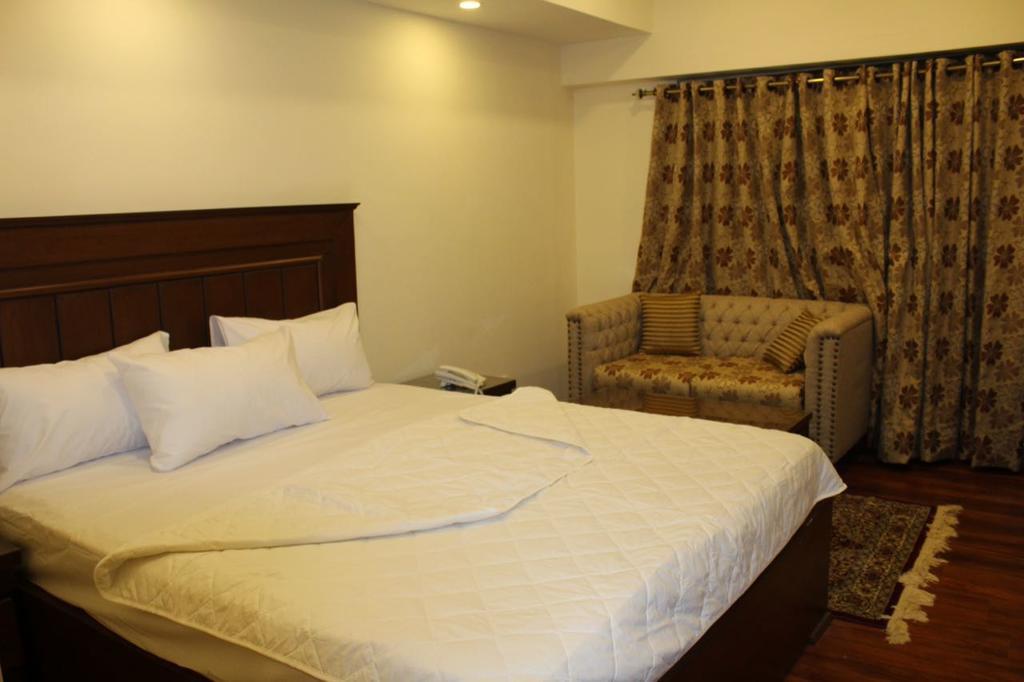 Hotel Diplomat Исламабад Екстериор снимка