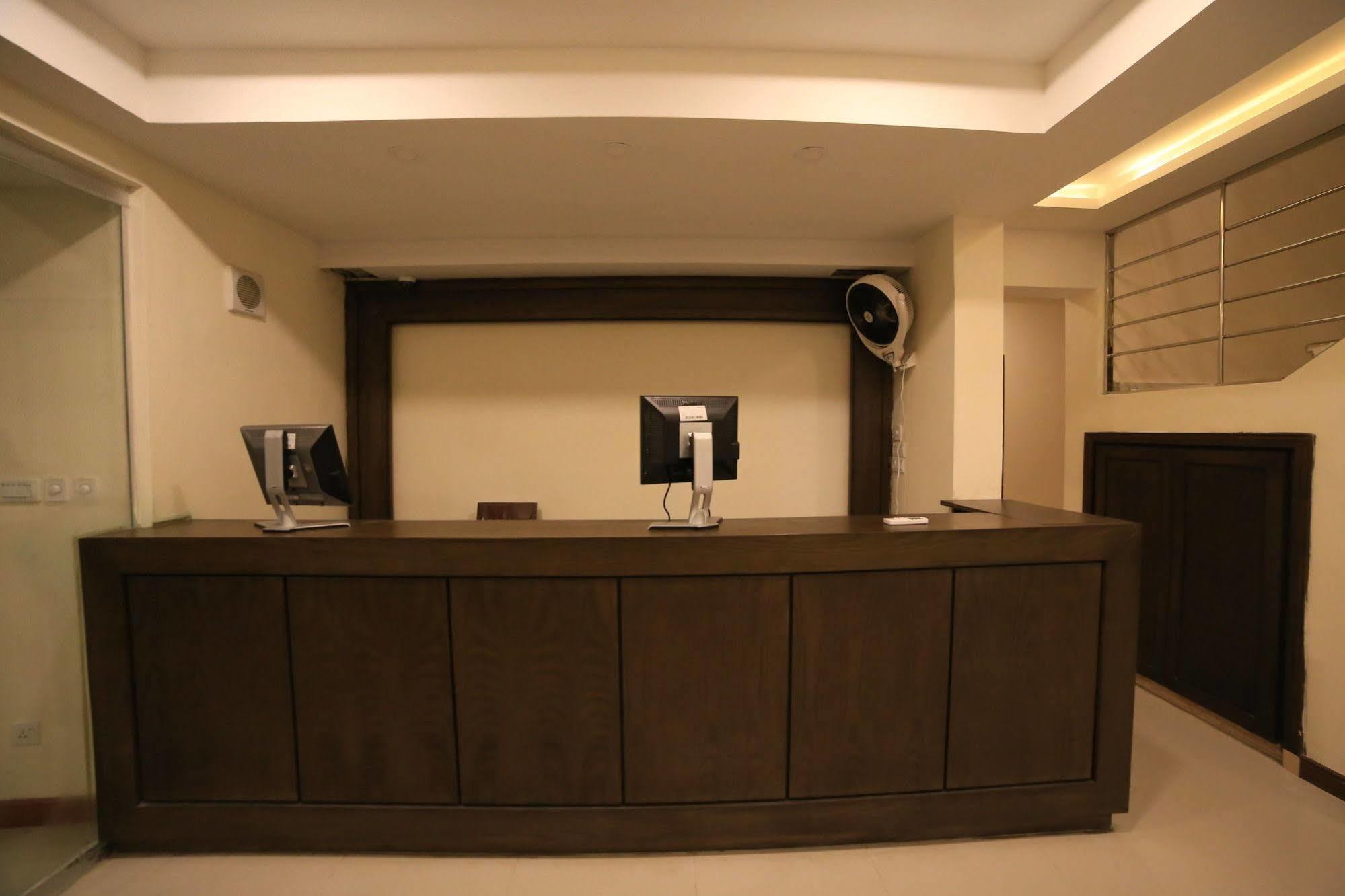 Hotel Diplomat Исламабад Екстериор снимка