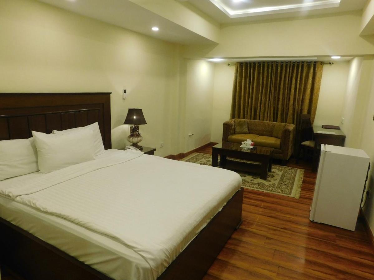 Hotel Diplomat Исламабад Екстериор снимка
